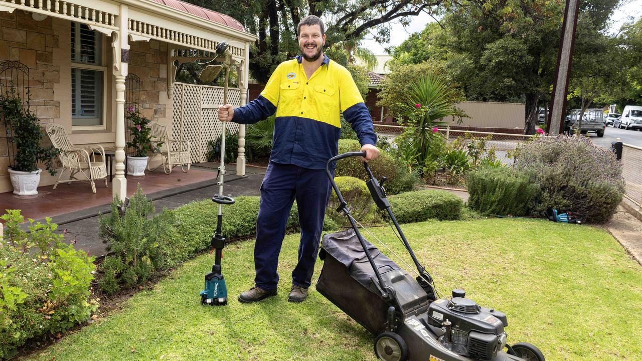 Jarrad Redden at work with Mr Clip this week. Picture: Kelly Barnes