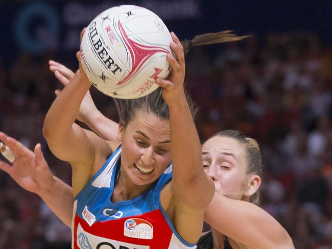 Maddy Proud of the Swifts and Jamie-Lee Price of the Giants during the Round 1 Super Netball match between the GWS Giants and the NSW Swifts at Qudos Arena in Sydney, Sunday, April 28, 2019. (AAP Image/Craig Golding) NO ARCHIVING, EDITORIAL USE ONLY