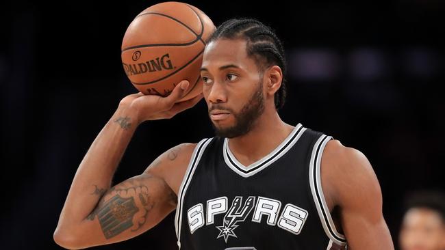 Who did kawhi store leonard sign with