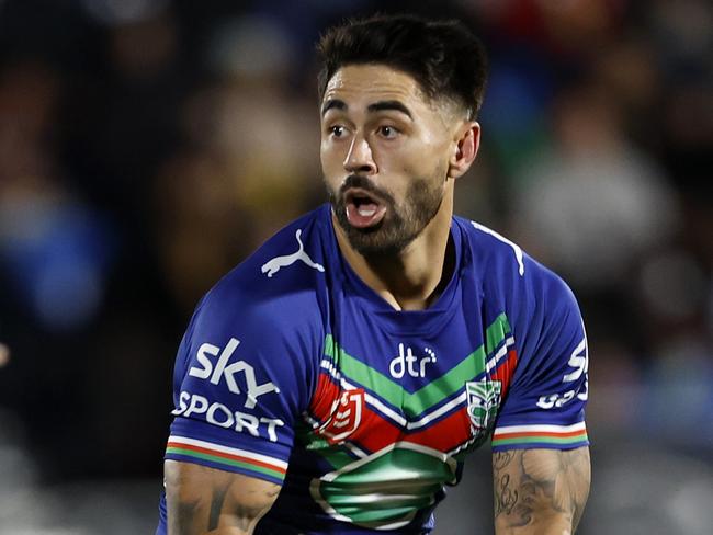 AUCKLAND, NEW ZEALAND - APRIL 15: Shaun Johnson of the Warriors runs the ball during the round seven NRL match between New Zealand Warriors and North Queensland Cowboys at Mt Smart Stadium on April 15, 2023 in Auckland, New Zealand. (Photo by Andy Jackson/Getty Images)