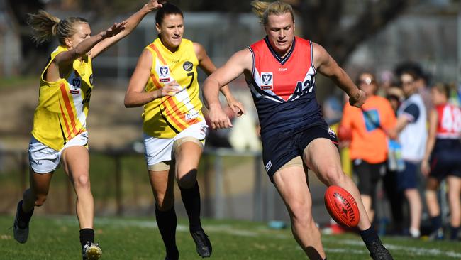 Hannah Mouncey in action for Darebin. Picture: Nicole Garmston