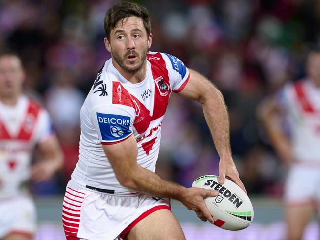 SYDNEY, AUSTRALIA - SEPTEMBER 02: Ben Hunt of the Dragons runs the ball during the round 27 NRL match between St George Illawarra Dragons and Newcastle Knights at Netstrata Jubilee Stadium on September 02, 2023 in Sydney, Australia. (Photo by Brett Hemmings/Getty Images)