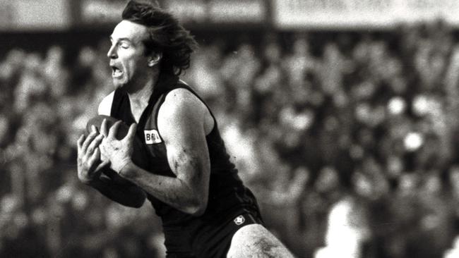 Neale Daniher playing for Essendon.