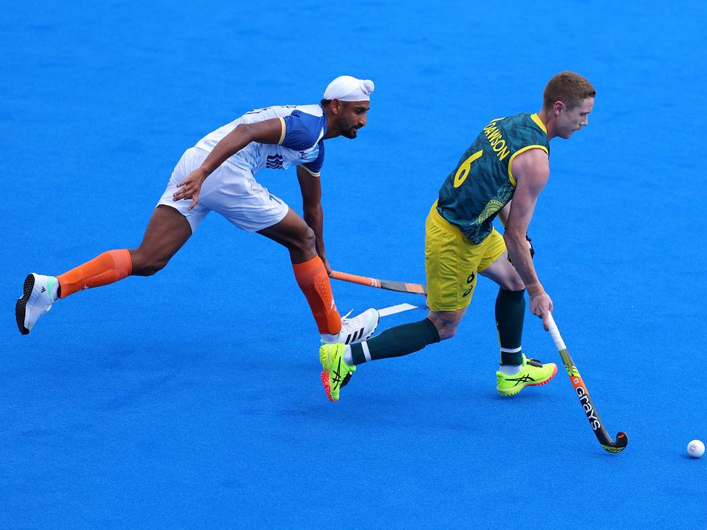 PARIS, FRANCE - AUGUST 02: Matthew Dawson of Team Australia runs with the ball whilst under pressure from Mandeep Singh of Team India during the Men's Pool B match between Australia and India on day seven of the Olympic Games Paris 2024 at Stade Yves Du Manoir on August 02, 2024 in Paris, France. (Photo by Buda Mendes/Getty Images)