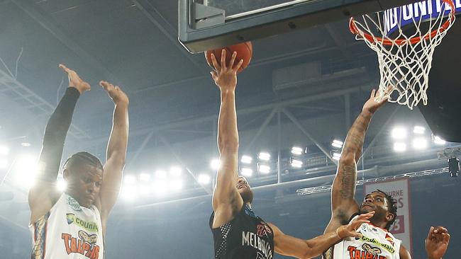 MELBOURNE, AUSTRALIA – FEBRUARY 13: Shea Ili of United drives to the basket under pressure from Cameron Oliver of the Taipans (R) and Scott Machado of the Taipans during the round 20 NBL match between Melbourne United and the Cairns Taipans at Melbourne Arena on February 13, 2020 in Melbourne, Australia. (Photo by Daniel Pockett/Getty Images)