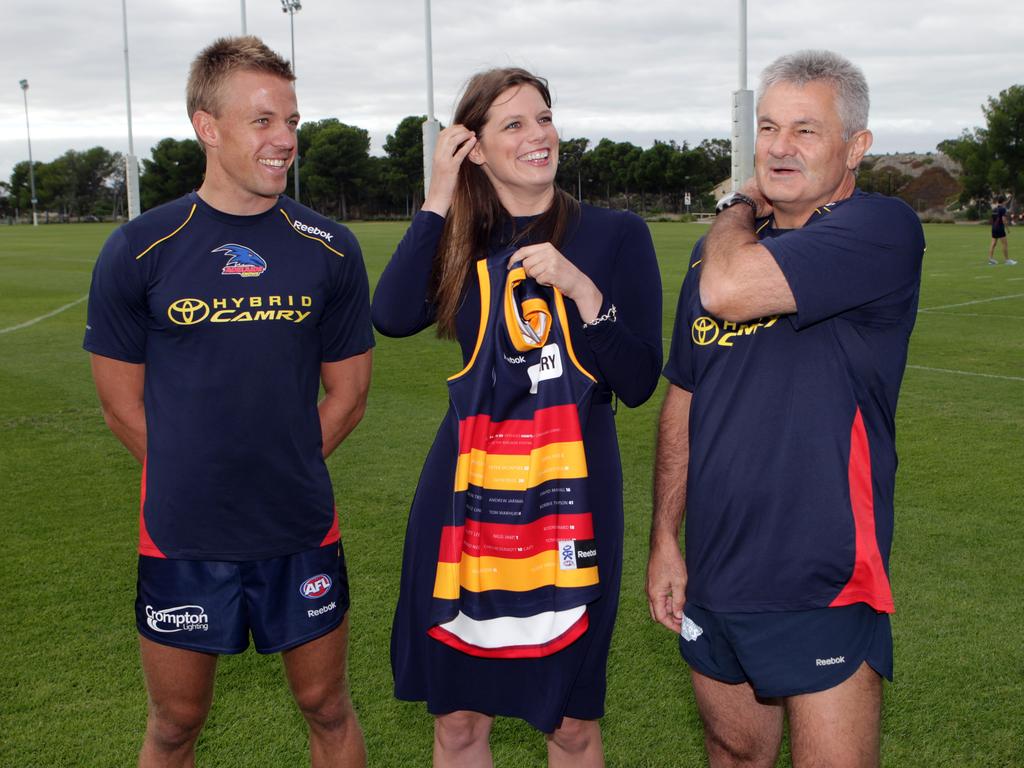 Ellis with former Crows captain Nathan van Berlo and coach Neil Craig after becoming the club’s No.1 ticket holder in 2011.