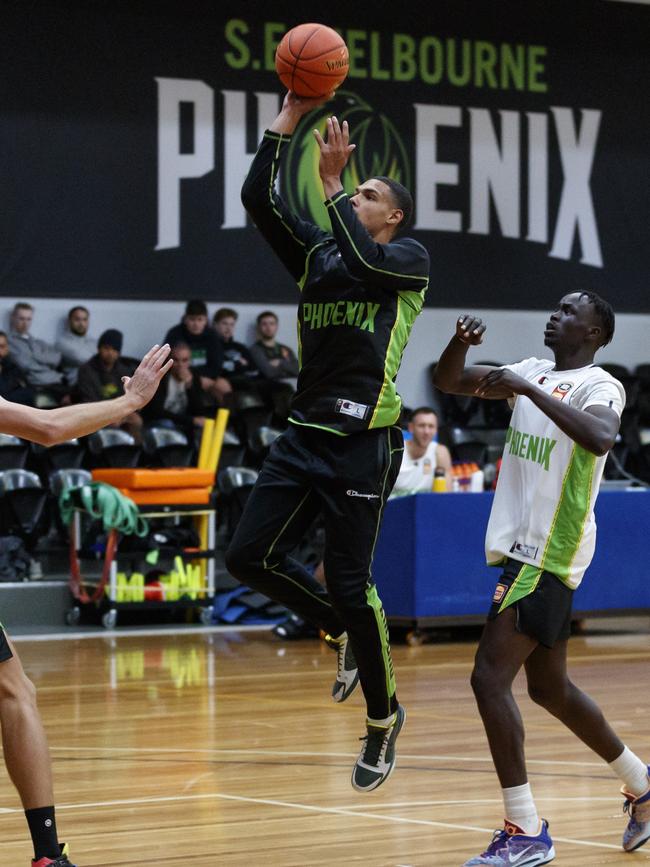 Trey Kell bringing the rain with a floater in the lane. Picture: SEM Phoenix Media