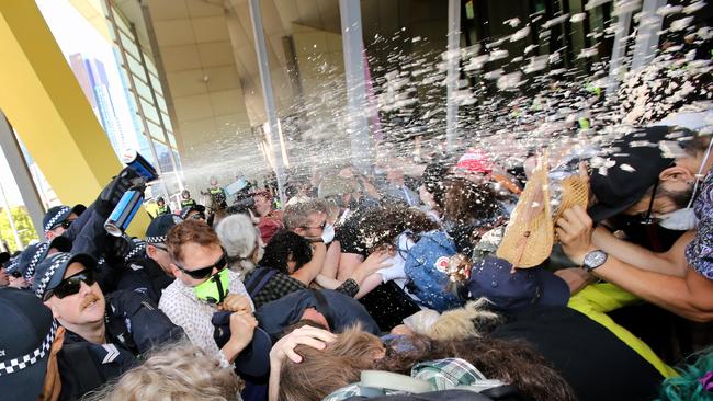 Police tried to disburse Anti-Mining protesters using capsicum spray.