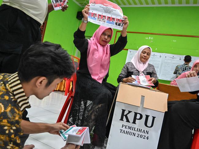 Election staffers count ballots at a polling station in Banda Aceh on November 27, 2024, after Indonesians voted to pick local leaders in the country's biggest simultaneous regional election, with President Prabowo Subianto seeking to consolidate his grip on power. More than 200 million people were eligible to vote to choose dozens of governors and mayors, and 415 regents, with some candidates linked to ex-leader Joko Widodo, known as Jokowi, vying for coveted positions seen as paths to higher office. (Photo by CHAIDEER MAHYUDDIN / AFP)