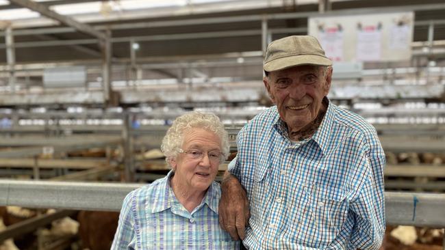 Janice Hennessy from Mt Barker, South Australia, was there to see the action with Kevin Draper from Wodonga at the Wodonga store cattle sale.