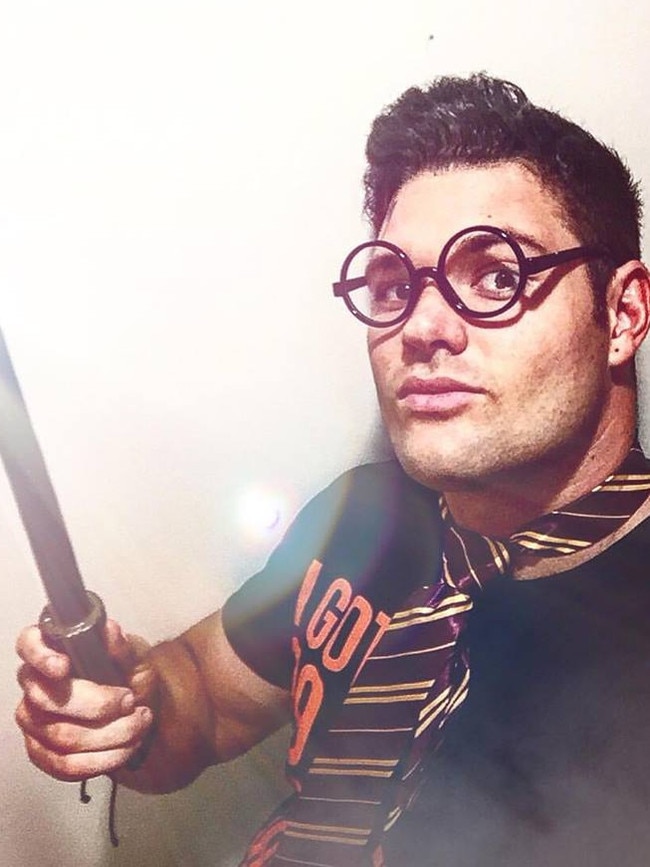 Apollo Jackson as Harry Potter.