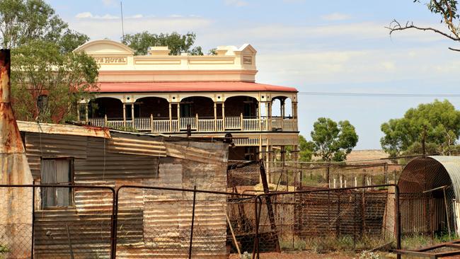 The iron clad Gwalia State Hotel, in the historical gold mining town of Leonora in WA.(Photo by Mayall/ullstein bild via Getty Images)