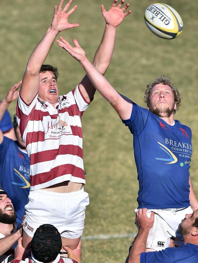 Players contest a lineout at Woy Woy Oval yesterday.