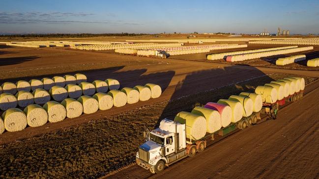 Louis Dreyfus Company, worth more than $18 billion (USD), has signed an agreement to purchase the ASX-listed Namoi Cotton.