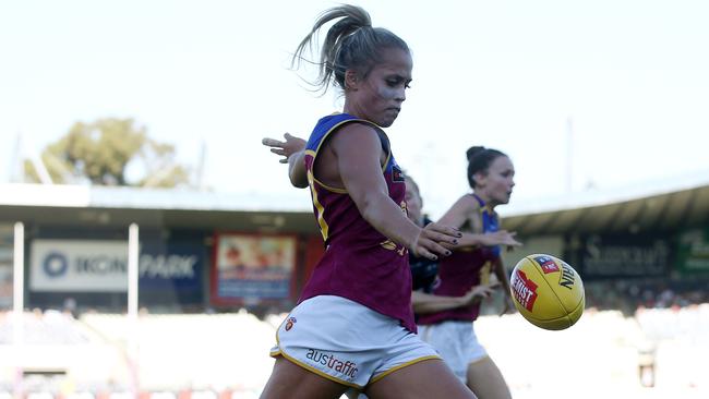 AFLW. Carlton v Brisbane Lions at Ikon Park, Carlton. Kaitlyn Ashmore through 50. Pic: Michael Klein