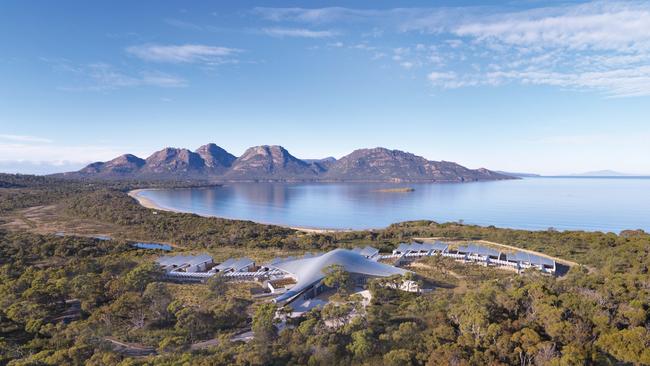 Luxury lodge Saffire with The Hazards in the distance.