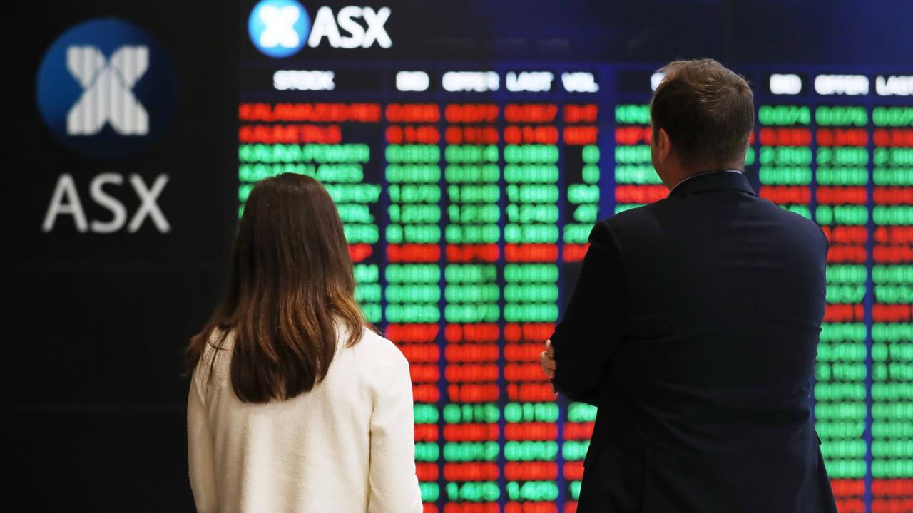 Aussie markets flat despite Qantas high