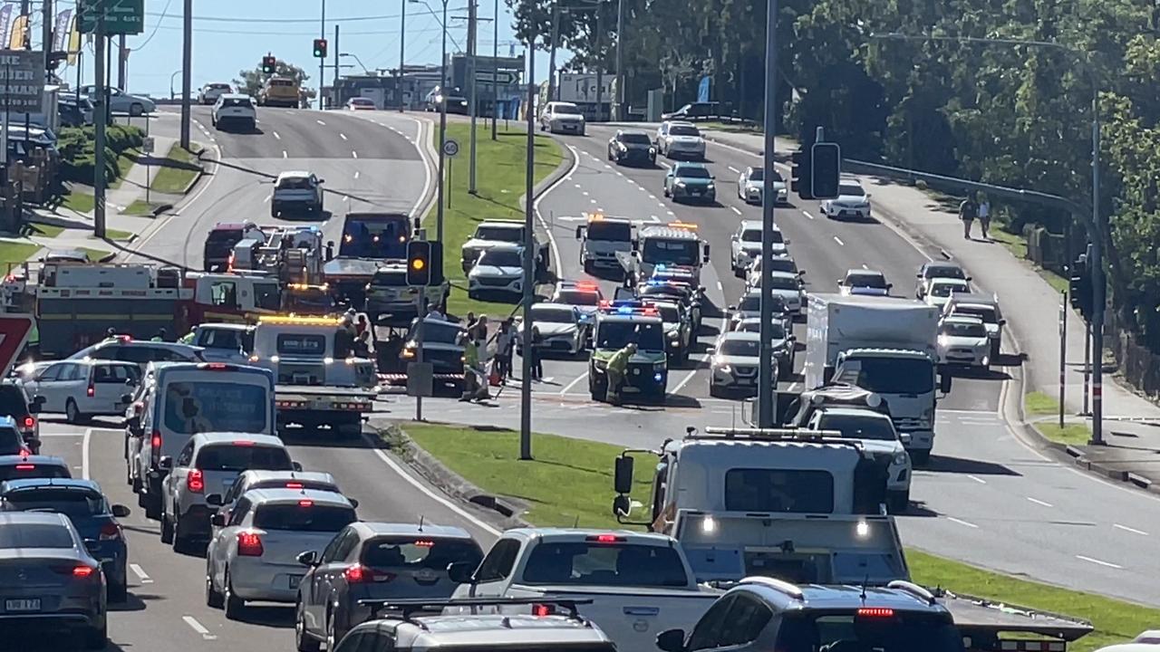 Forensic Crash Unit attend crash at Benowa Rd and Ferry Rd intersection ...