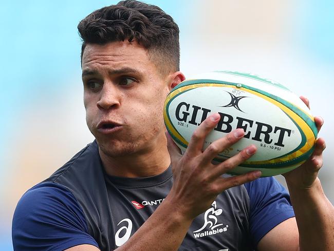 GOLD COAST, AUSTRALIA - SEPTEMBER 11:  Matt Toomua catches during an Australian Wallabies training session at CBus stadium on September 11, 2018 in Gold Coast, Australia.  (Photo by Chris Hyde/Getty Images)