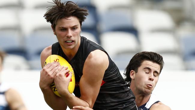 GEELONG, AUSTRALIA - FEBRUARY 26: Oliver Henry of the Magpies marks the ball during the AFL Practice Match between the Geelong Cats and the Collingwood Magpies at GMHBA Stadium on February 26, 2021 in Geelong, Australia. (Photo by Darrian Traynor/Getty Images)