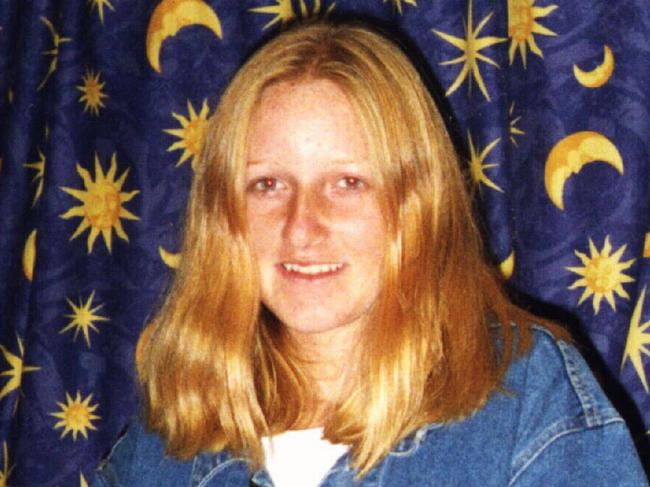 Family supplied photo of teenager Lee Ellen Stace (16) who disappeared 02/09/97 after finishing work at Yamba Bi-Lo supermarket, believed by police to have been abducted, sexually assaulted & murdered.  Missing Person F/L  NSW / Crime / Victim