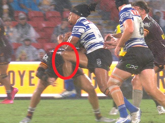 Sitili Tupouniua cannon balled into the Broncos defence. Photo: Fox League.