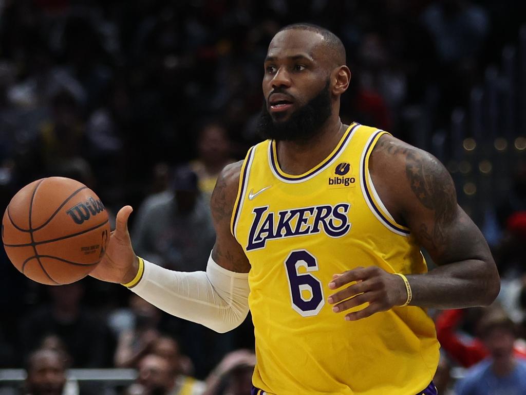 LeBron James extends, reportedly for two years, with Lakers