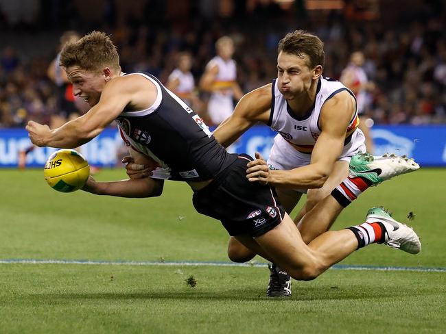 MELBOURNE, AUSTRALIA - APRIL 7: Jack Billings of the Saints is tackled by Tom Doedee of the Crows during the 2018 AFL round 03 match between the St Kilda Saints and the Adelaide Crows at Etihad Stadium on April 7, 2018 in Melbourne, Australia. (Photo by Adam Trafford/AFL Media/Getty Images)