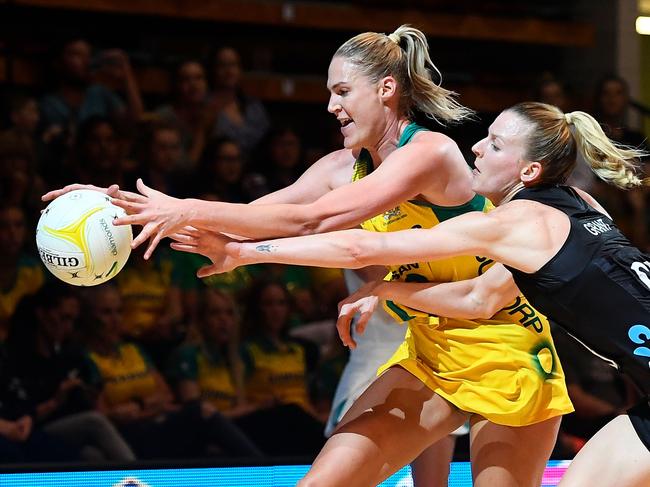 TOWNSVILLE, AUSTRALIA - OCTOBER 10:  Caitlin Bassett of the Diamonds contests the ball with Jane Watson of the Silver Ferns during the Constellation Cup match between the Australian Diamonds and the New Zealand Silver Ferns at Townsville Entertainment & Convention Centre on October 10, 2018 in Townsville, Australia.  (Photo by Ian Hitchcock/Getty Images)