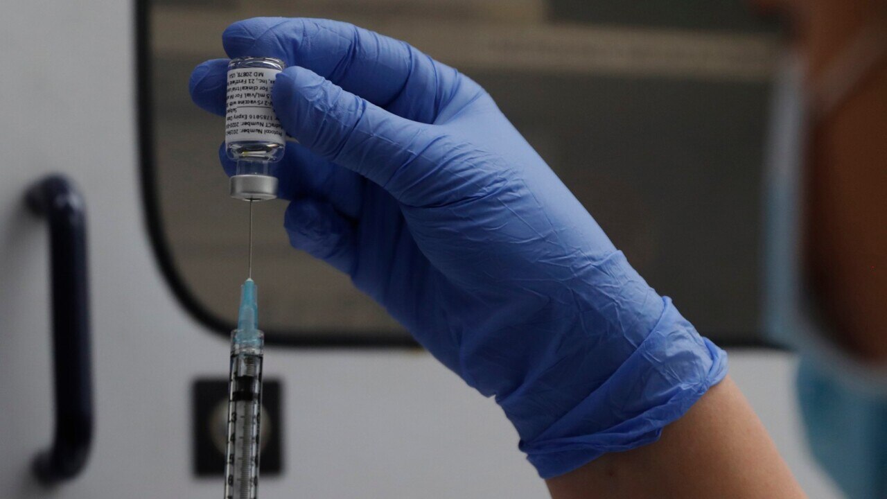 Vaccinated people 'shouldn't have to endure same restrictions' as those unvaccinated