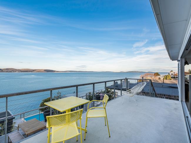 6 Mitah Cresent, Sandy Bay represented by Ray White Hobart is one of the million doller homes which are selling like hotcakes in Hobart’s exclusive suburbs.