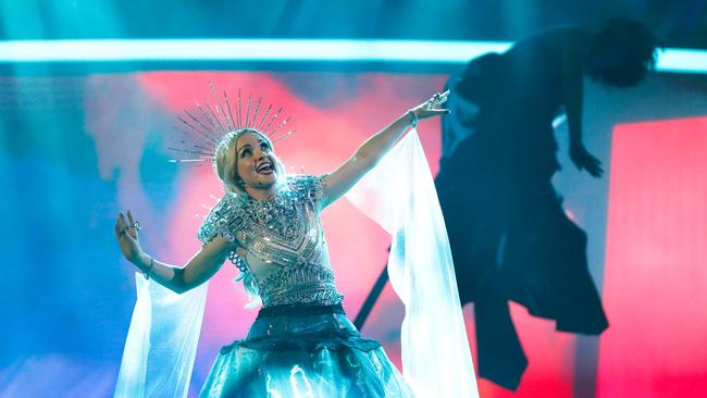 Australian singer Kate Miller-Heidke performs Zero Gravity during the 2019 Eurovision - Australia Decides final at the Gold Coast Convention and Exhibition Centre. AAP Image/Regi Varghese