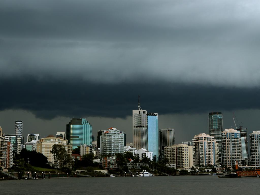 Storm rolls in over Brisbane. Pic: Jono Searle