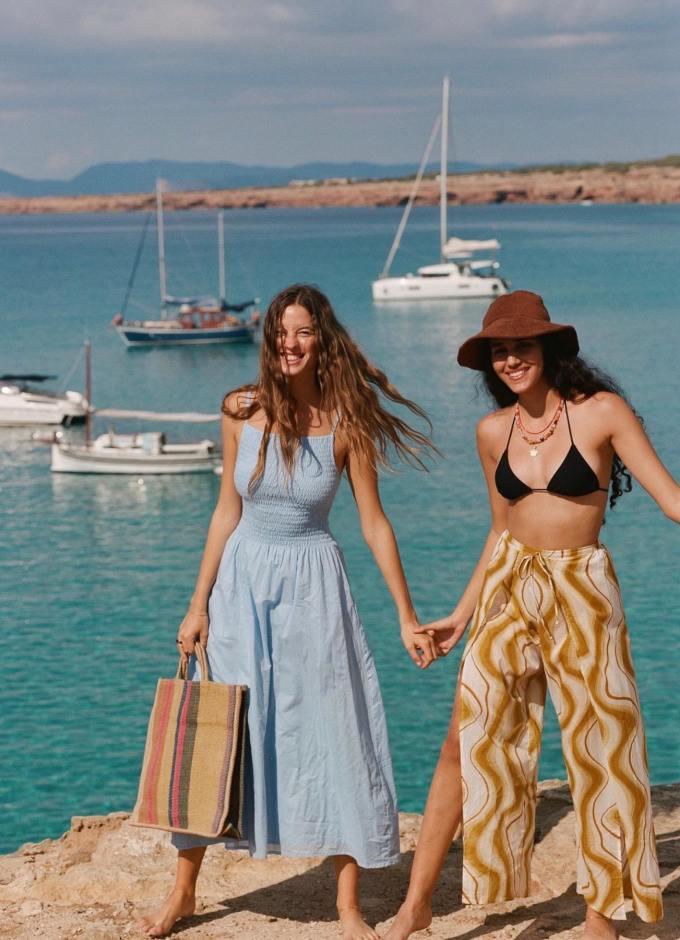 5 Beach Outfits To Inspire You For Summer 2023 Vogue Australia