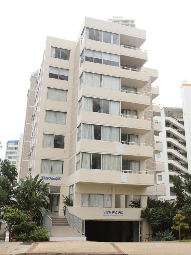 <span id="U701770367180gs" style="letter-spacing:0.005em;">View Pacific Apartments at Surfers </span>Paradise.