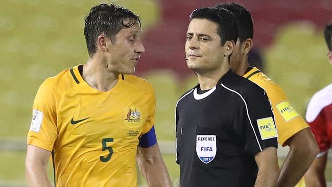 Mark Milligan speaks to Alireza Faghani after the 2018 World Cup playoff against Syria.