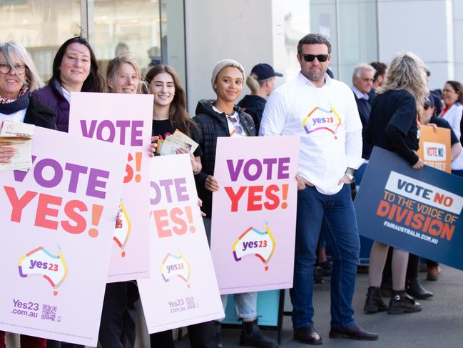 HOBART, AUSTRALIA, OCTOBER 7th, 2023. Yes and No campaigners at a polling booth in Hobart CBD.Picture: Linda Higginson