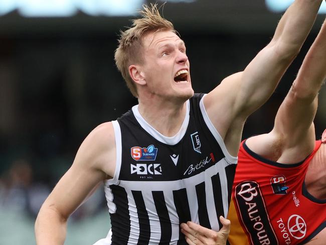 Sam Hayes of the Magpies and Kieran Strachan of the Crows contest the ball during the Round 6 SANFL match between Port Adelaide and Adelaide at Adelaide Oval in Adelaide, Saturday, May 8, 2021. (SANFL Image/David Mariuz)