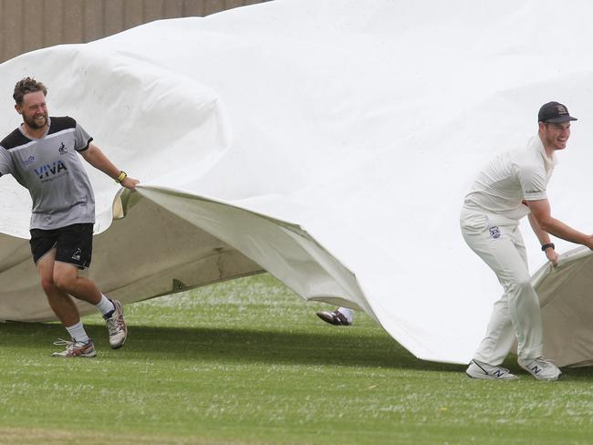 Cricket GCA1: North Geelong v Lara.Rain delay putting the covers onPicture: Mark Wilson