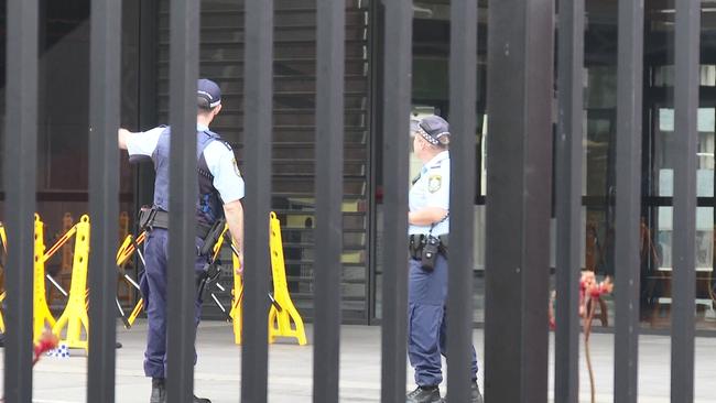 Police on the school grounds. Picture: TNV