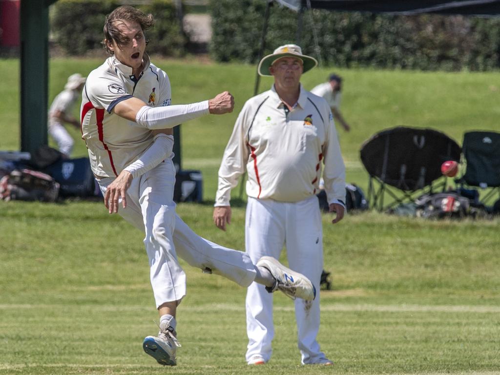 Met Easts bowler Pieter Van der kooij takes a shot at the stumps. Pieter Van der kooij. A Grade cricket, Metropolitan Easts vs Western Districts. Saturday. 16th Jan 2021