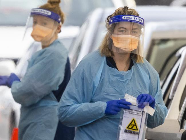 SYDNEY, AUSTRALIA - JUNE 23: Health workers are seen at Bondi Beach Drive-through COVID-19 Clinic on June 23, 2021 in Sydney, Australia. A cluster of Covid-19 cases in Bondi has grown to 21 as the government extends a mandatory mask mandate indoors in Sydney for an additional week. (Photo by Jenny Evans/Getty Images)