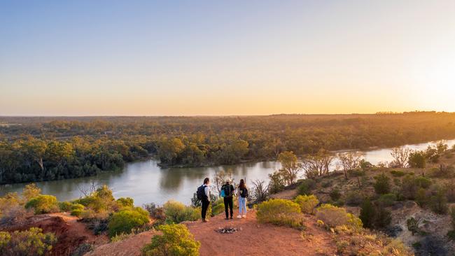 The highly acclaimed Murray River Walk. Picture: SATC