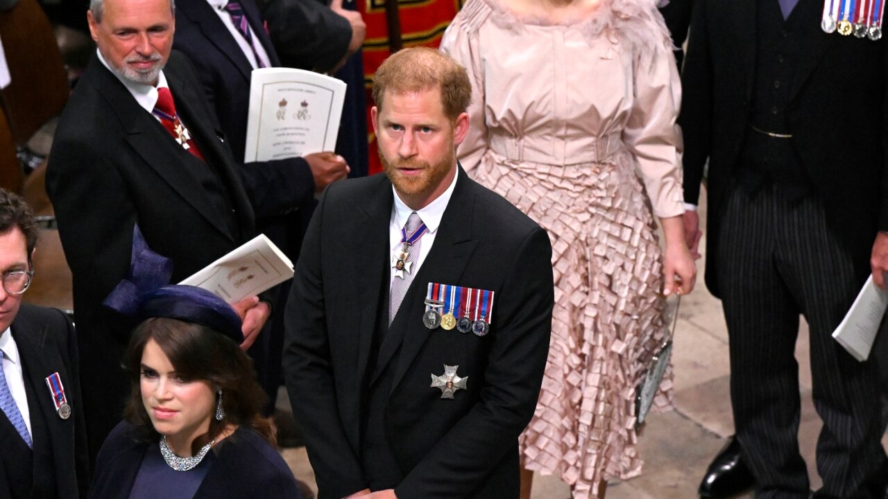 在哈里王子说出他的第一句话后，一位唇语读者在查尔斯国王的加冕典礼上揭示了“越来越紧张”