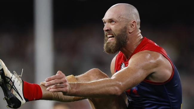 NCA. MELBOURNE, AUSTRALIA. April 24th, 2025 . AFL Round 7. Anzac Day Eve.  Melbourne vs Richmond at the MCG .   Max Gawn of the Demons kicks at goal during the 4th qtr.     .   Picture: Michael Klein