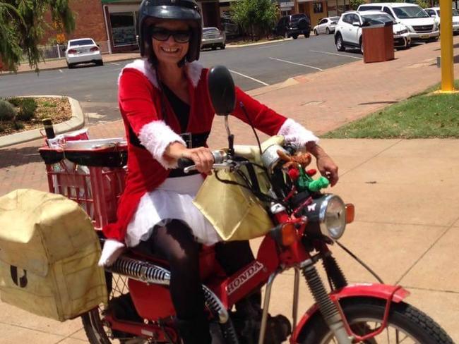 Australia Post: ‘Christmas postman’ Cam McFarlane back decorating bike ...