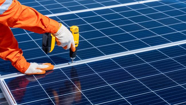 New rules to stop dodgy solar tradies and rebate changes