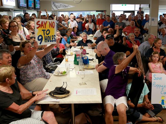 The last time the issue came up hundreds of club members protested having the course halved. Picture: Toby Zerna