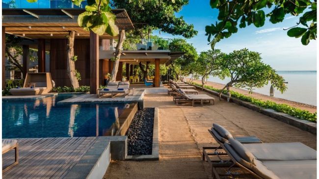 Stay at exquisite beachfront Maya Sanur Resort & Spa for a huge 74 per cent off. Picture: Luxury Escapes