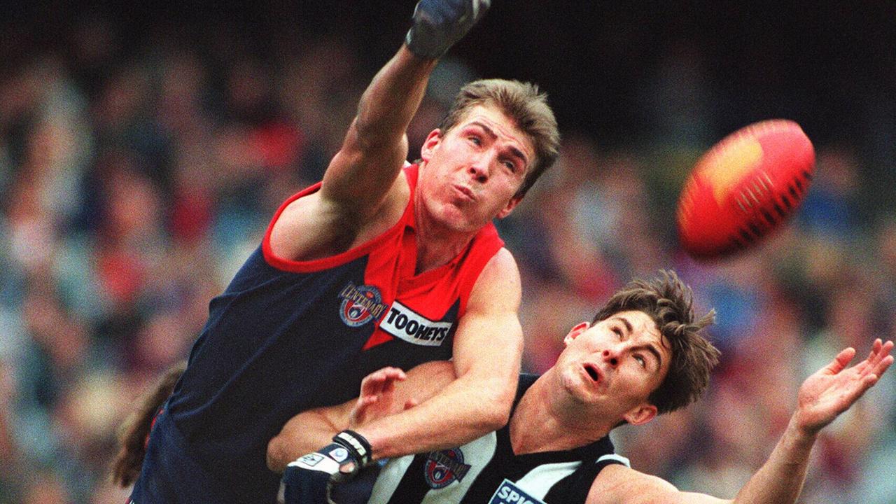 Jim Stynes in action for Melbourne.